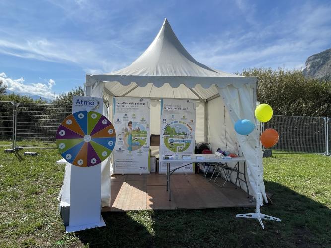 Stand de face d'Atmo à la coupe icare 2024 